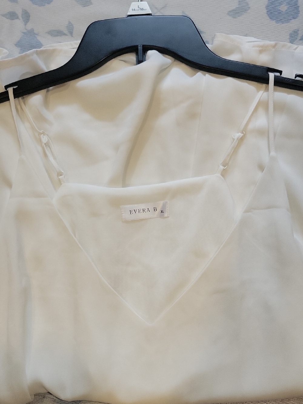 EVERA B White Flowy Cami